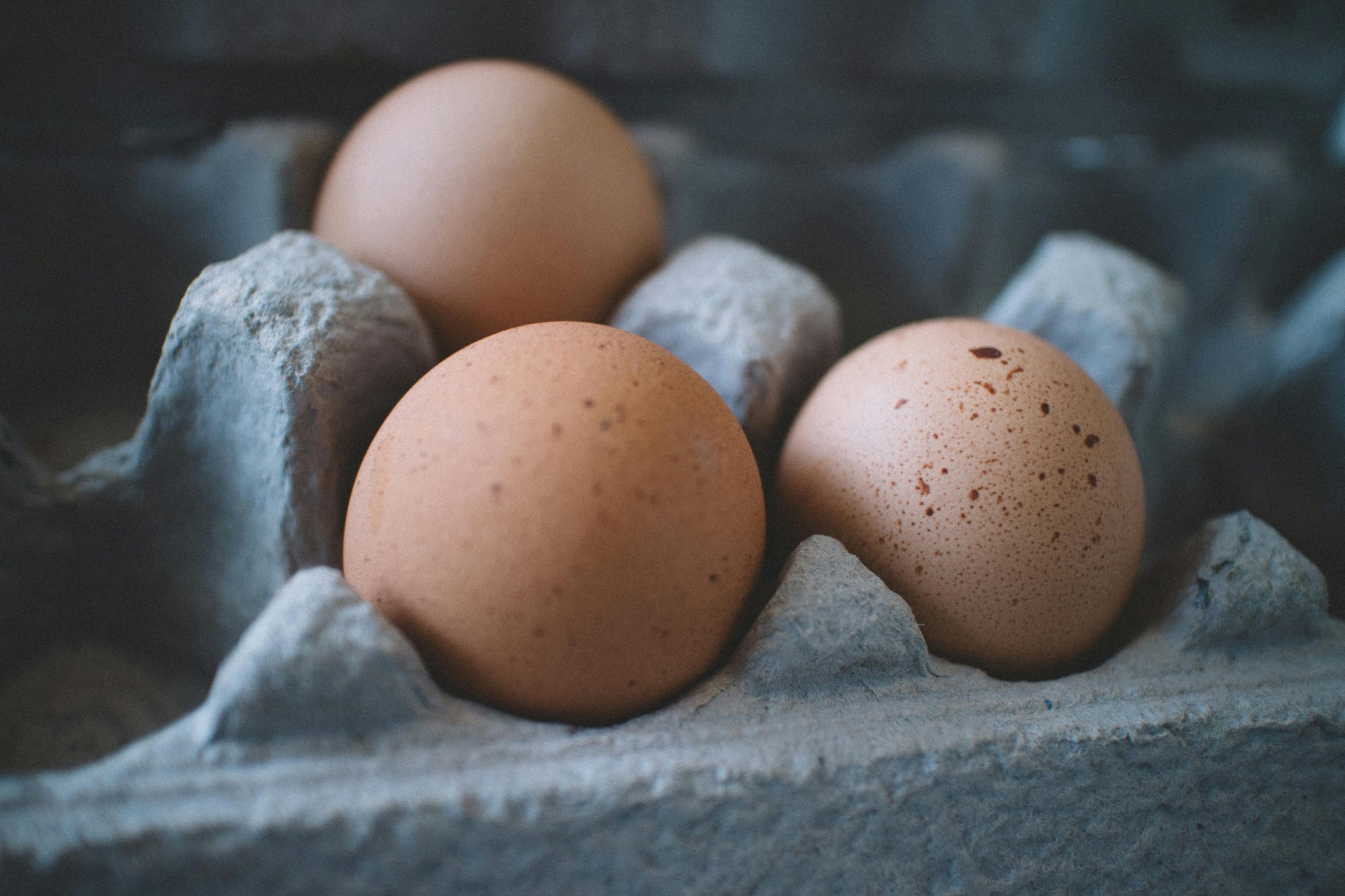 5 astuces ingénieuses pour déguster un œuf à la coque sans coquetier